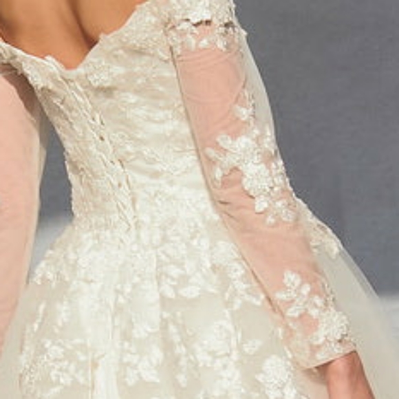 Wedding dress - Picture 7 of 8